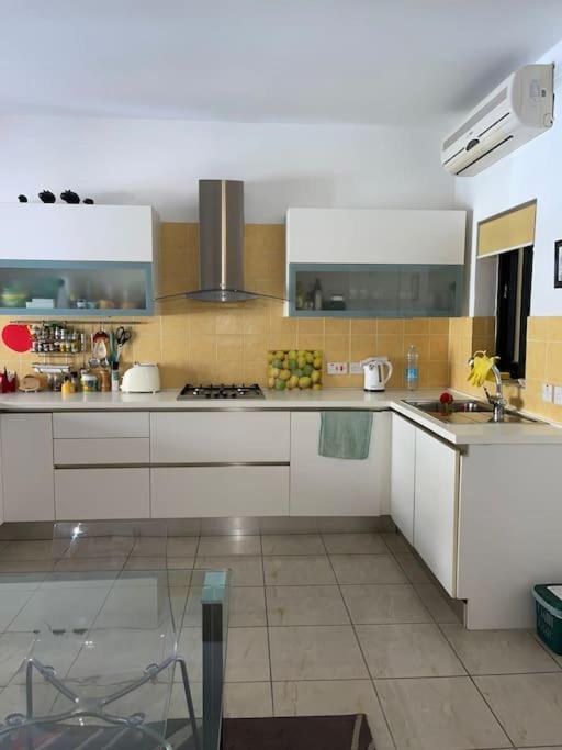 Lovely, Modern, Bright Maisonette. Heart Of Sliema Bagian luar foto