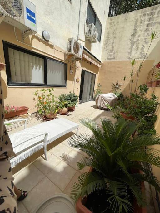 Lovely, Modern, Bright Maisonette. Heart Of Sliema Bagian luar foto