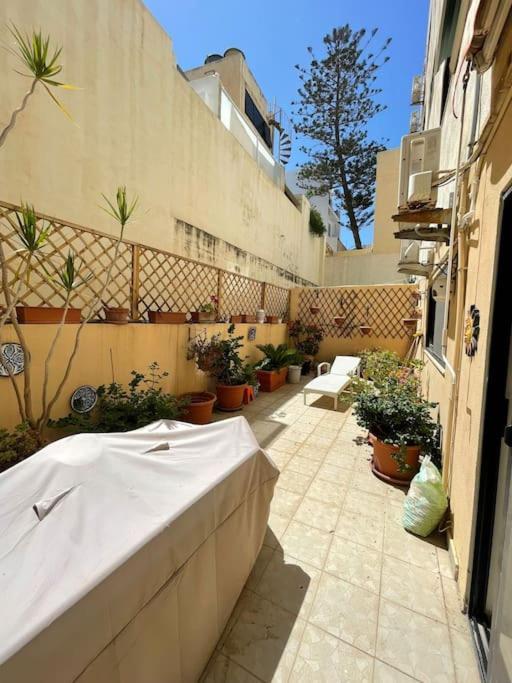 Lovely, Modern, Bright Maisonette. Heart Of Sliema Bagian luar foto